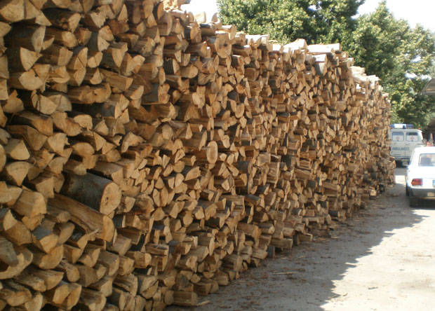 НАБАВКА ОГРЕВА У ЈЕКУ: Ево како се крећу цене дрва, пелета и угља